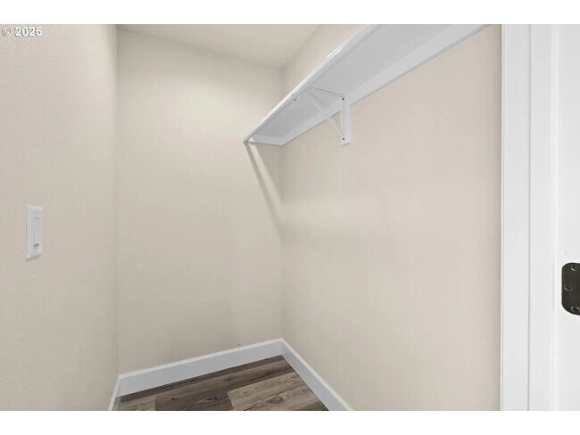 Building Photo - GPM657 - SE Raymond Ct. (T1)