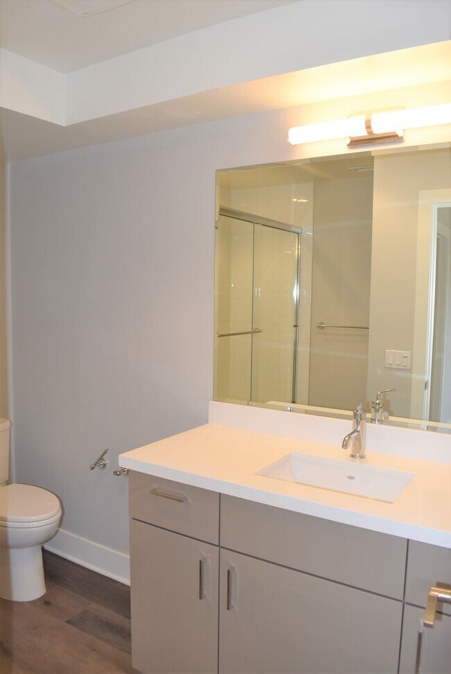 Building Photo - 2 bedroom 2.5 bath Townhome, walking dista...