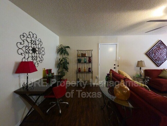 Building Photo - 203 2nd St N