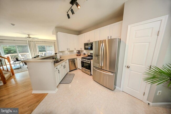 Building Photo - 11585 Nellings Pl