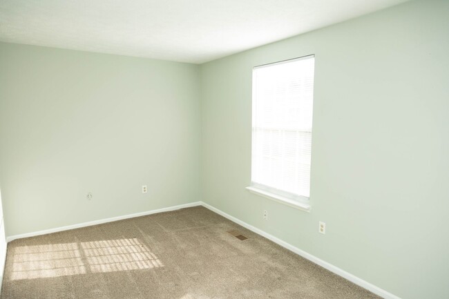 Building Photo - 1/2 OFF FIRST MONTH'S RENT West End Henric...