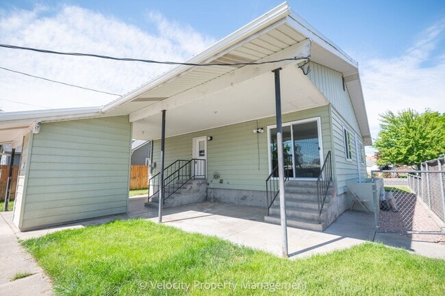 Building Photo - Charming Remodeled Home in Downtown Redmon...