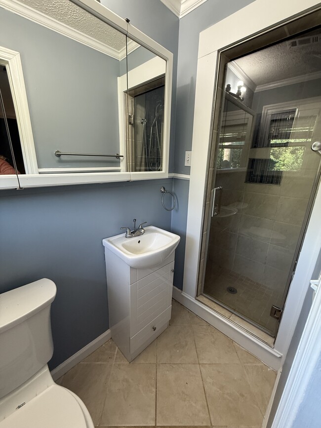 Building Photo - 111 Pinecrest Dr