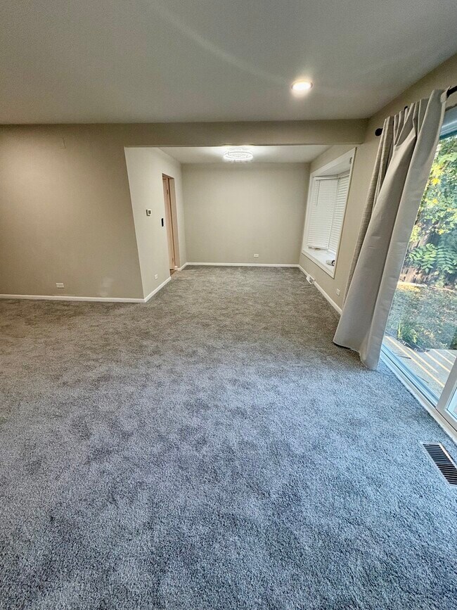 Building Photo - 207 Walker Dr