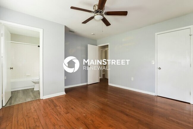 Building Photo - 4 Bedroom Pet-Friendly Home in Lakeland, FL with Main Street Renewal