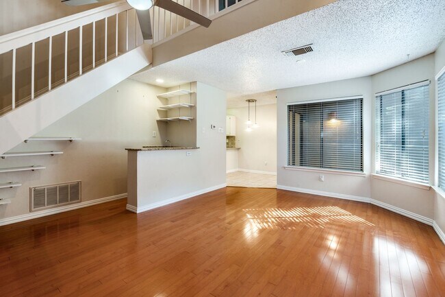 Building Photo - Charming 2 Bed, 2 Bath Condo in North Dall...
