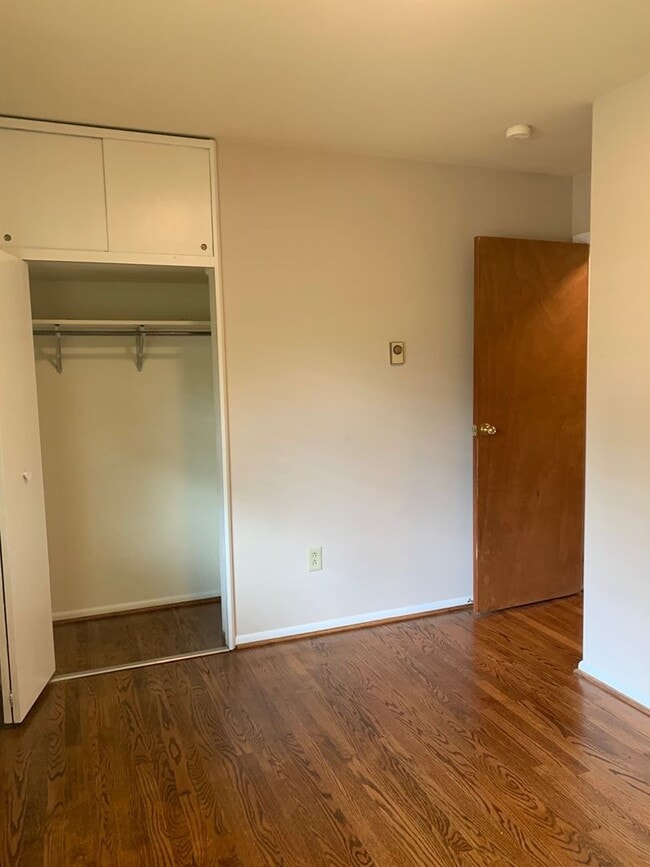 Building Photo - 924 McBryde Ln