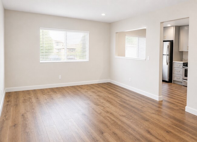 Building Photo - Remodeled Spacious 2BR/2BA in NoHo – Quiet 2nd Floor, Central A/C, 2 Parking Spaces