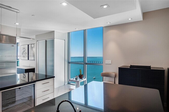 Building Photo - 1331 Brickell Bay Dr