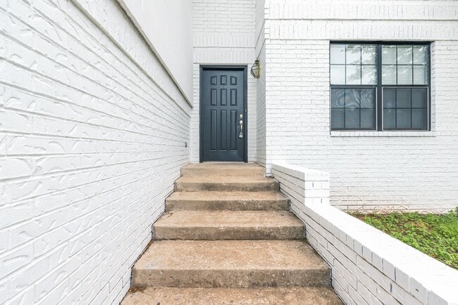 Building Photo - Newly Renovated 4 Bed / 3.5 Bath in Tulsa ...