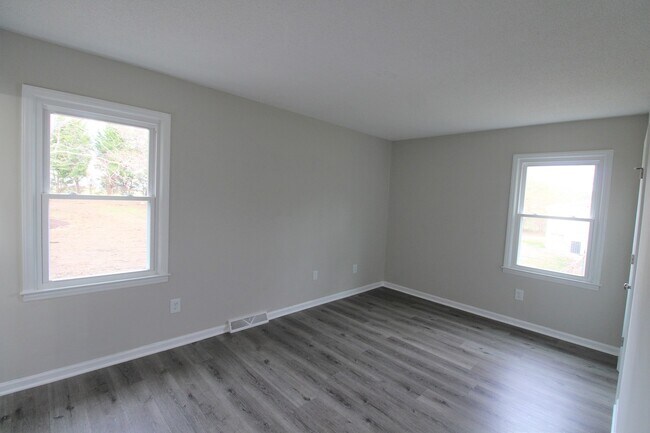 Building Photo - Remodeled Ranch Home in Steele Creek!