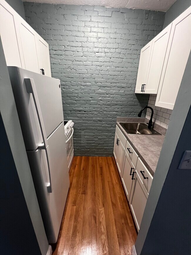 Building Photo - 868 Huntington Ave