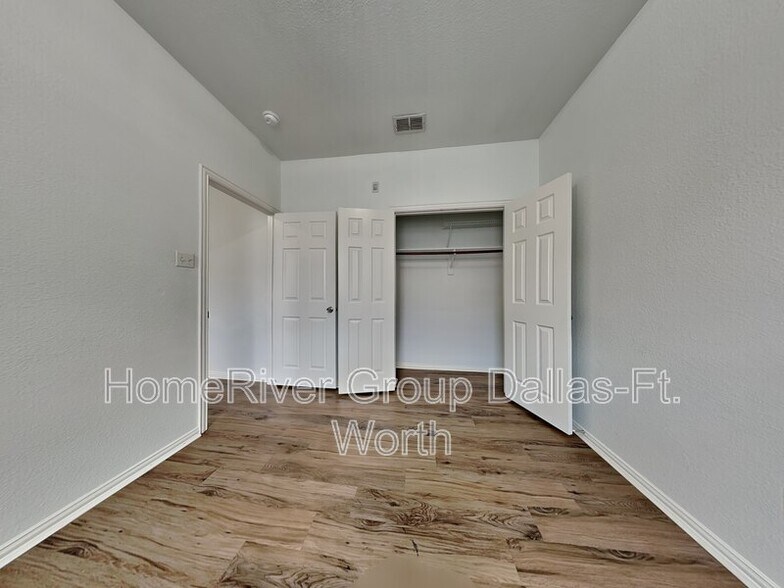 Building Photo - 11528 Henderson Dr