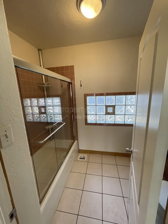 Building Photo - 4909 Beach Ct