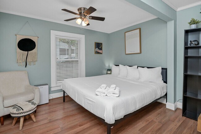 Building Photo - Walkable State Street Gem in the Heart of West Columbia