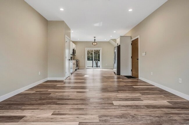 Building Photo - 702 E Elm St