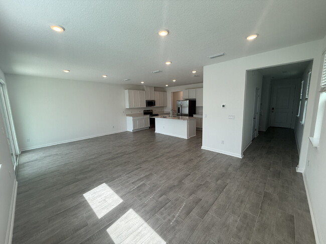 Building Photo - 6850 Rhapsody Rd