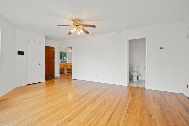 Building Photo - 2924 Morcom Ave