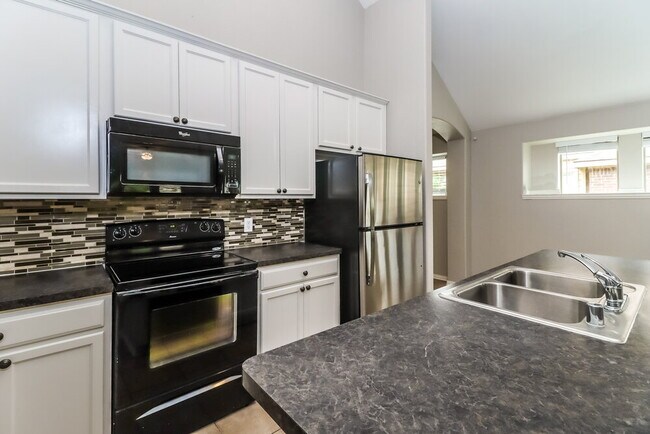 Building Photo - 540 Kerry St