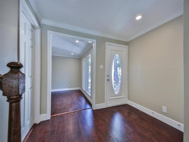 Building Photo - 10519 Laneview Dr