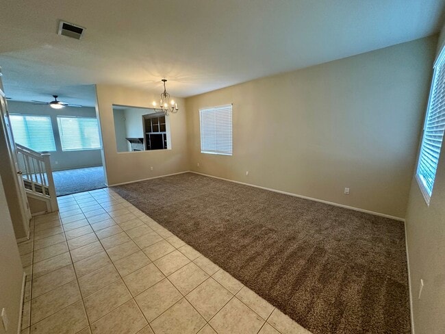 Building Photo - Large 3 bedroom home with loft and large b...