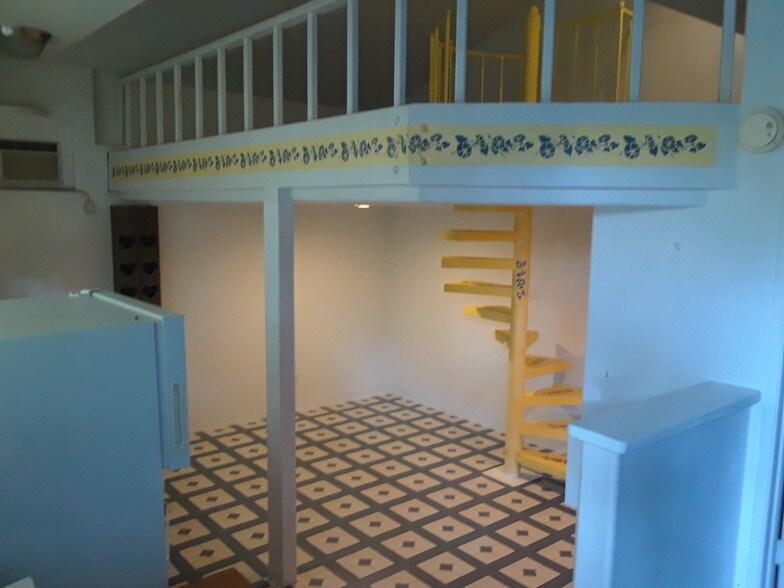 Building Photo - 6129 Andalusia Ave