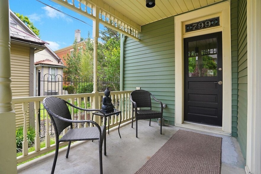 Building Photo - 799 S Lazelle St