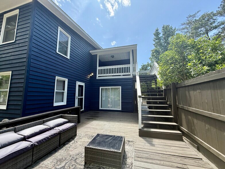 Building Photo - 160 Whitwood Cir