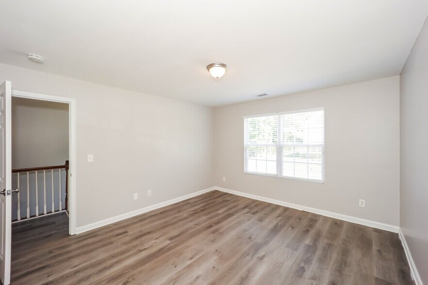 Building Photo - 5011 Upper Elm St