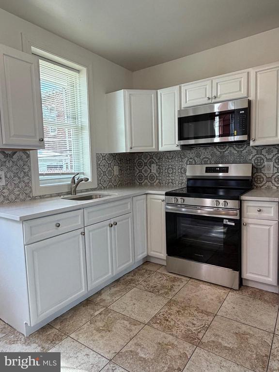 Building Photo - 2667 N Napa St