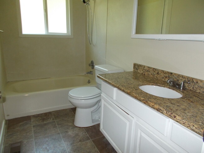 Building Photo - Spacious 4 Bedroom in Beacon Hill!  Lots of Updates, Perfect Location!
