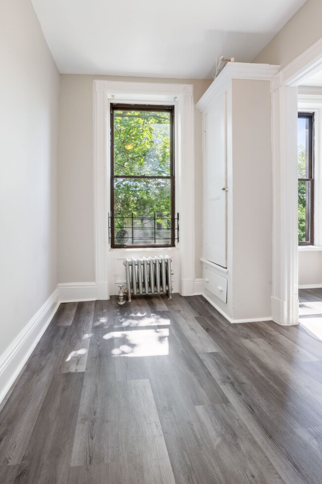 Building Photo - 373A 16th St
