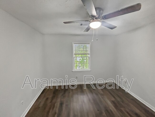 Building Photo - 3015 Spruce Cir