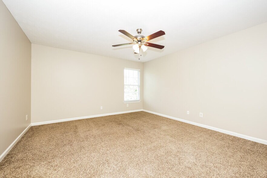 Building Photo - 710 Holland Ridge Dr