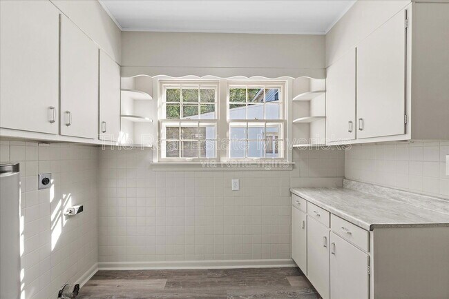 Building Photo - 1820 Tunnel Blvd