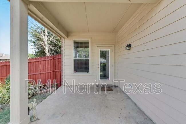 Building Photo - 1325 Mockingbird Dr