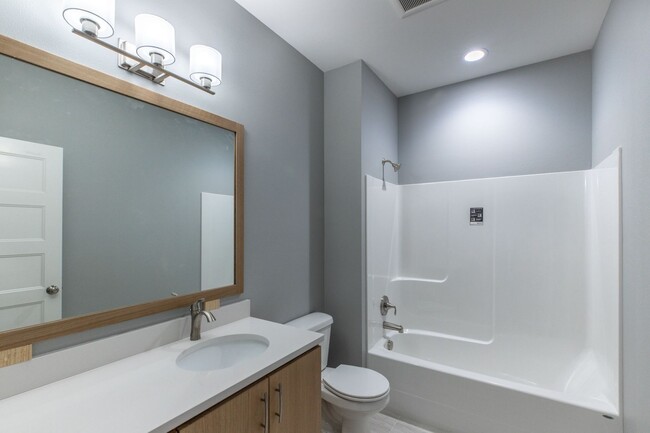 Building Photo - Beautiful 4bed 2bath home on Military Hill!