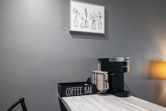 Building Photo - 30 U.S. 9W-SI ID1466760P