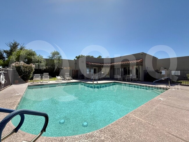 Building Photo - 440 S Val Vista Dr