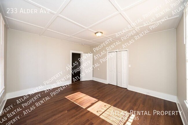Building Photo - 233 Alder Ave