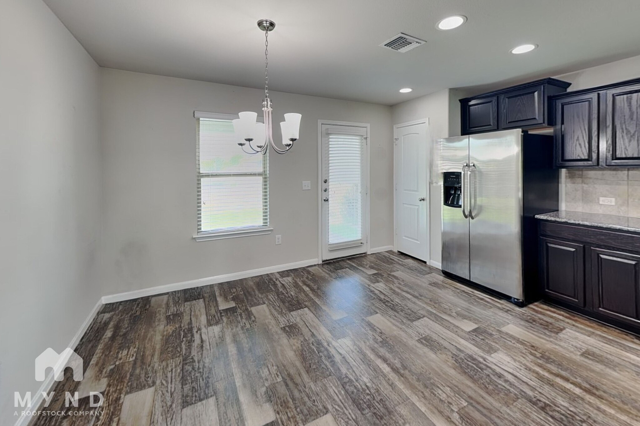 Building Photo - 717 Pinnacle Dr