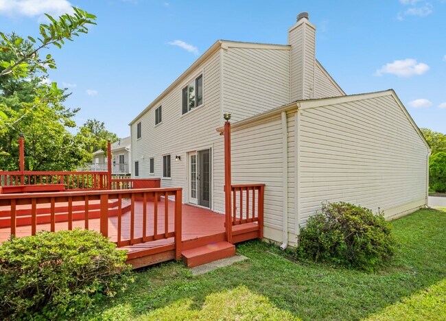 Building Photo - Discover Your Dream Home: Modern Comfort M...
