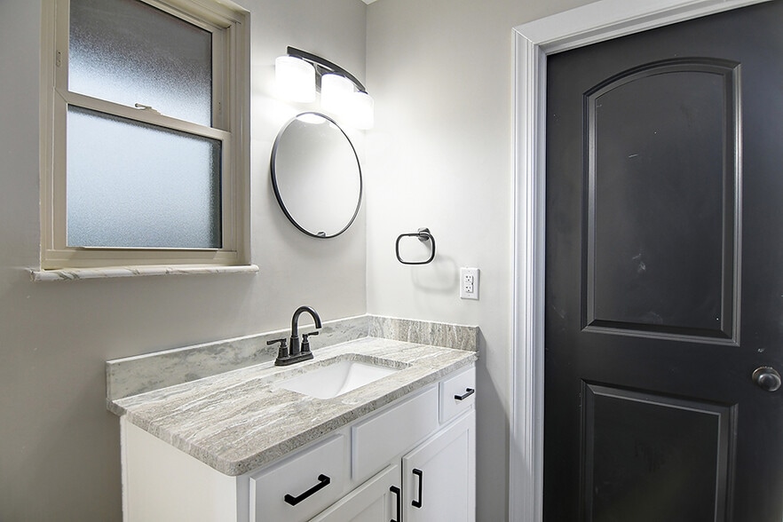 Building Photo - 1209 Nutwood Dr