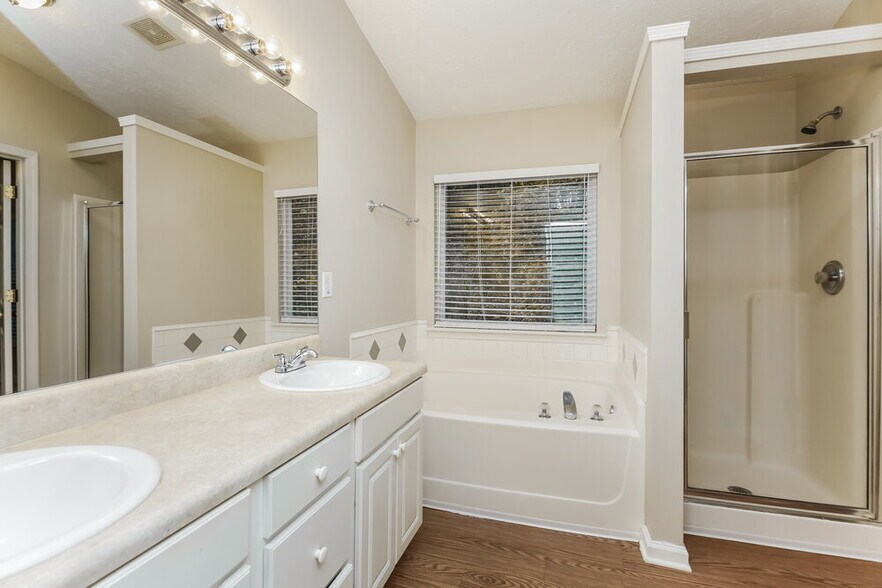 Building Photo - 5402 Somer Mill Rd
