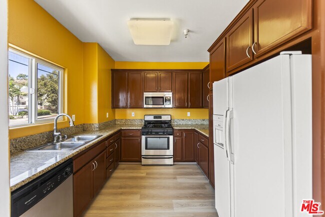 Building Photo - 12375 Osborne Pl