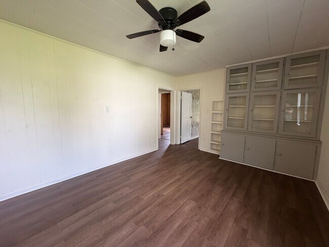 Building Photo - 507 3rd St