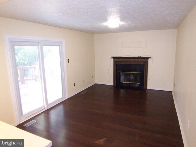 Building Photo - 411 Grasmere Dr