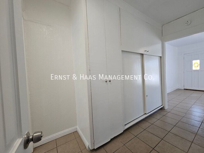 Building Photo - 1468 Alamitos-
