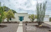 Building Photo - Spacious home close to shops and hospital