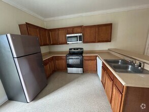 Building Photo - 3 Bedroom / 2 Bath for Lease in Denham Spr...